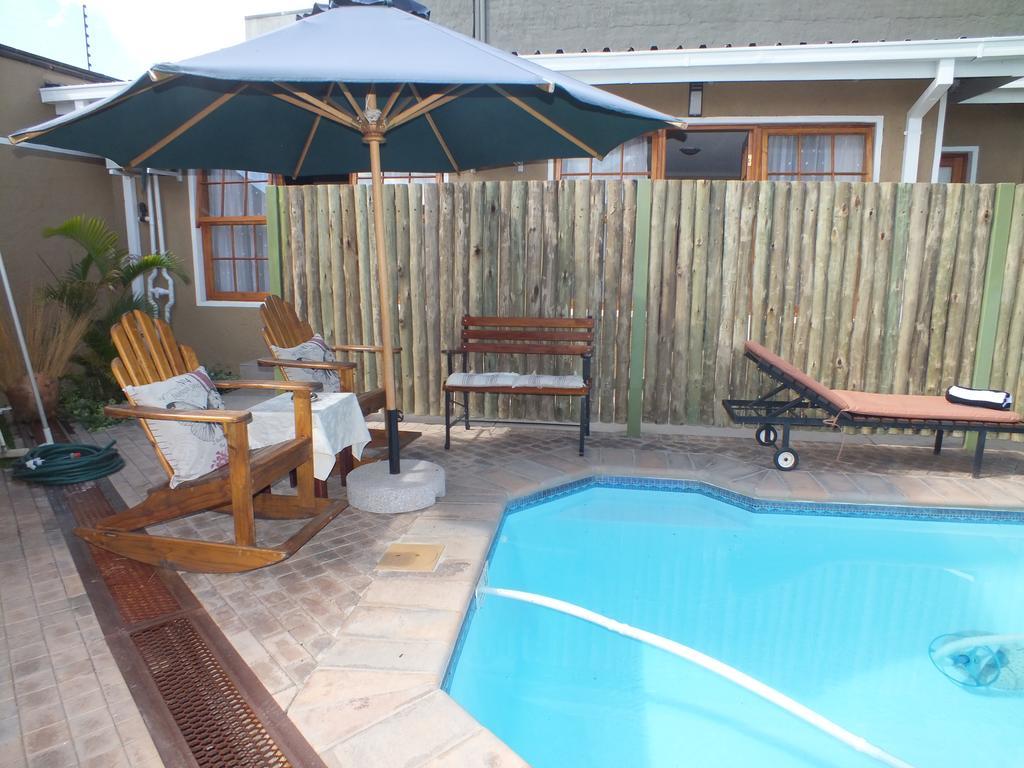 ווינדהוק Uzuri Guesthouse Cc מראה חיצוני תמונה