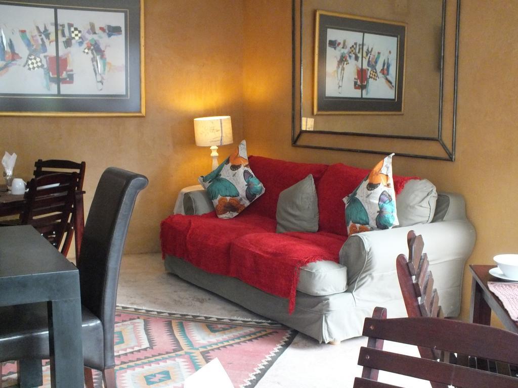 ווינדהוק Uzuri Guesthouse Cc מראה חיצוני תמונה