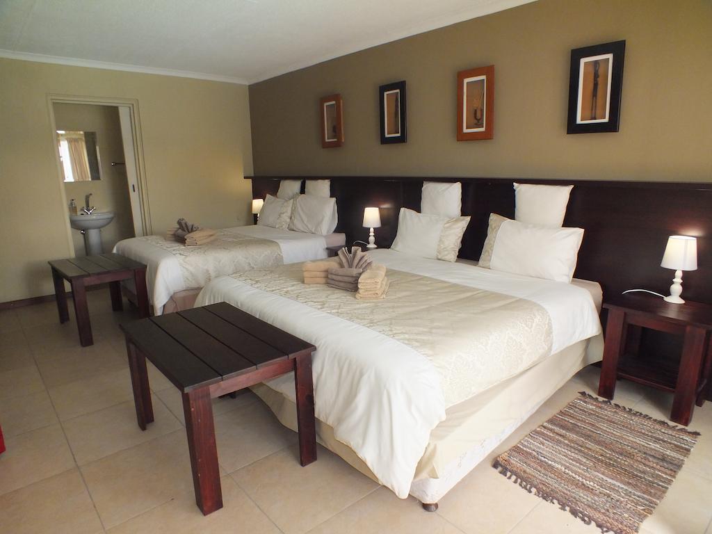 ווינדהוק Uzuri Guesthouse Cc חדר תמונה