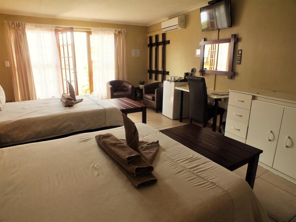 ווינדהוק Uzuri Guesthouse Cc מראה חיצוני תמונה
