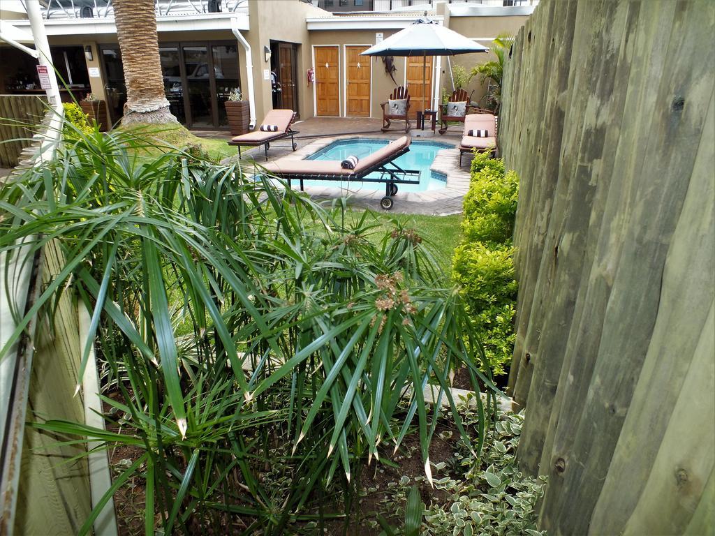 ווינדהוק Uzuri Guesthouse Cc מראה חיצוני תמונה
