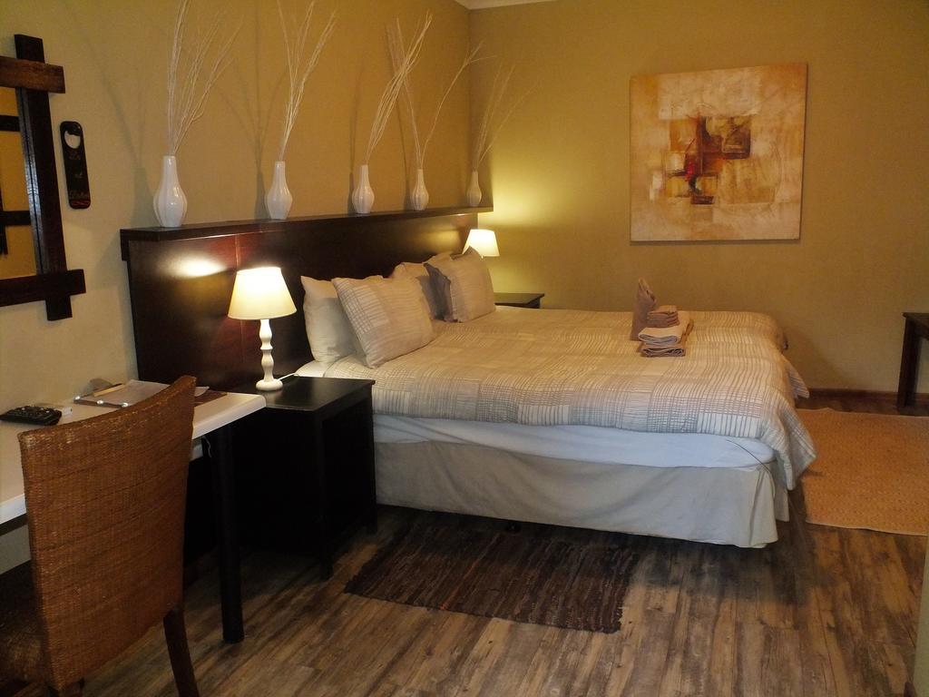 ווינדהוק Uzuri Guesthouse Cc מראה חיצוני תמונה