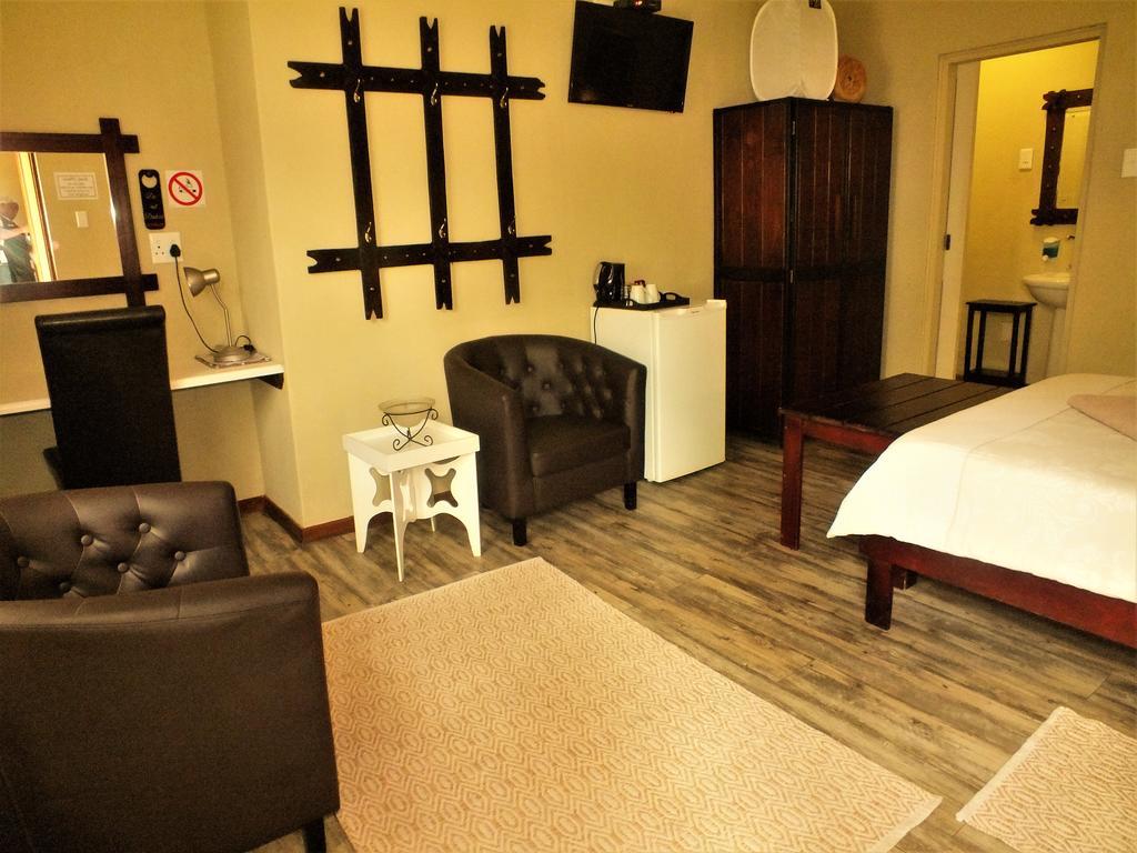 ווינדהוק Uzuri Guesthouse Cc מראה חיצוני תמונה