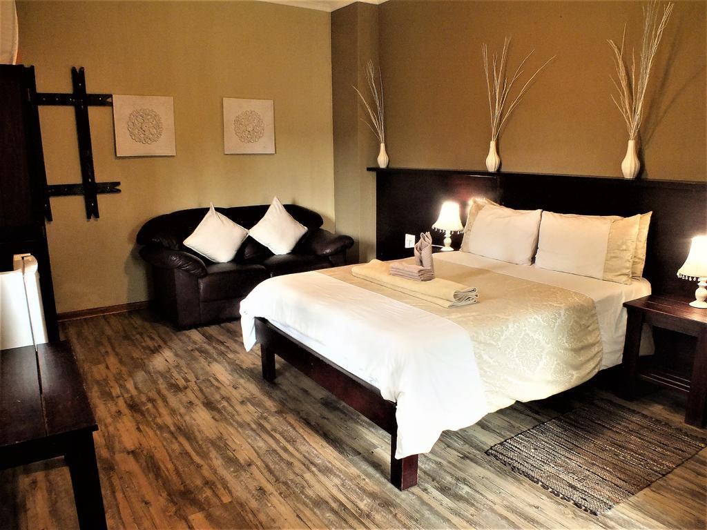 ווינדהוק Uzuri Guesthouse Cc מראה חיצוני תמונה