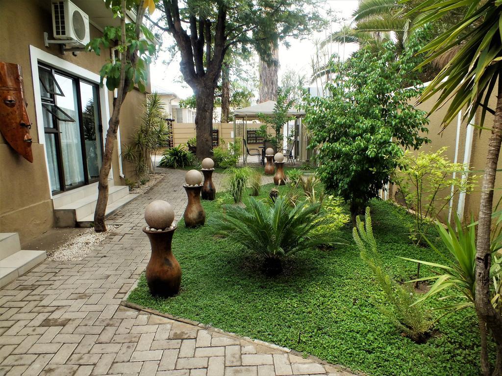 ווינדהוק Uzuri Guesthouse Cc מראה חיצוני תמונה