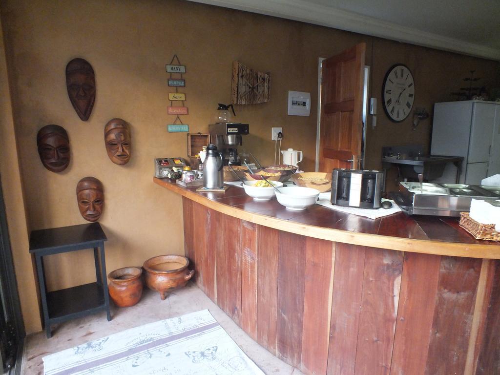 ווינדהוק Uzuri Guesthouse Cc מראה חיצוני תמונה