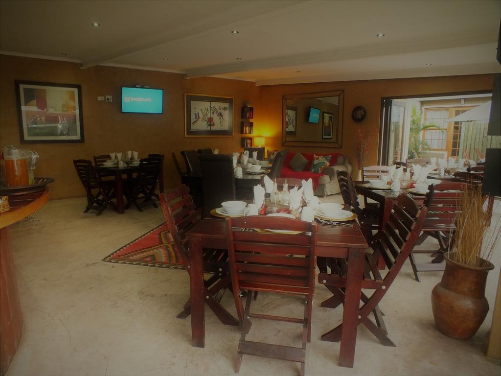 ווינדהוק Uzuri Guesthouse Cc מראה חיצוני תמונה