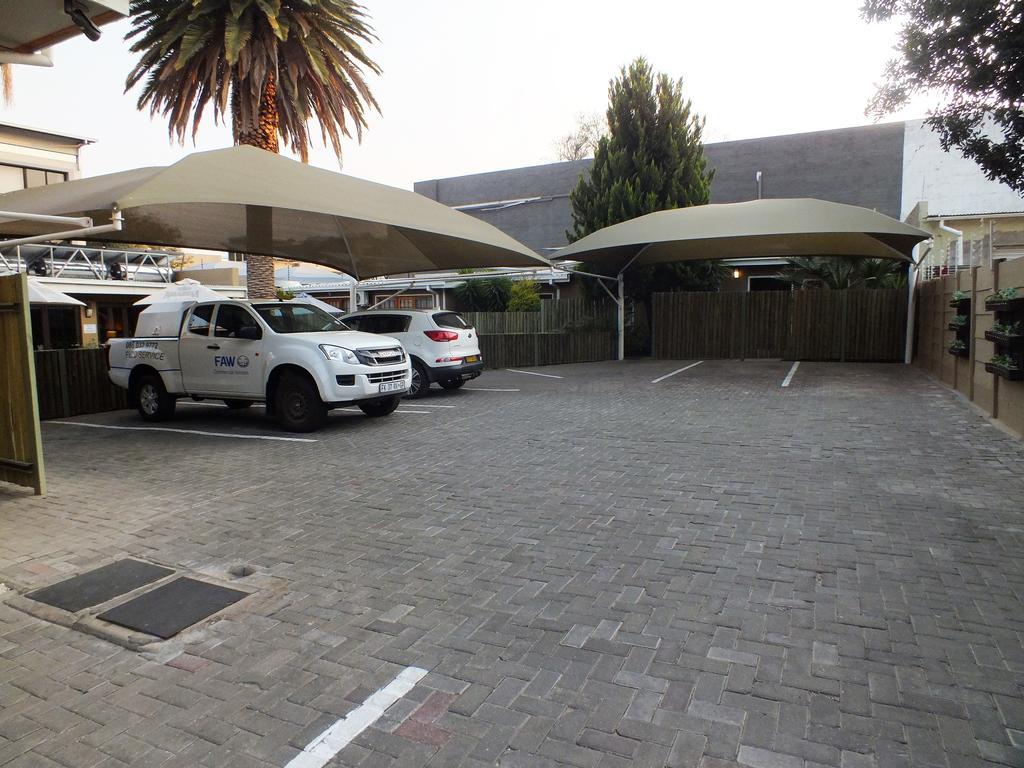 ווינדהוק Uzuri Guesthouse Cc מראה חיצוני תמונה