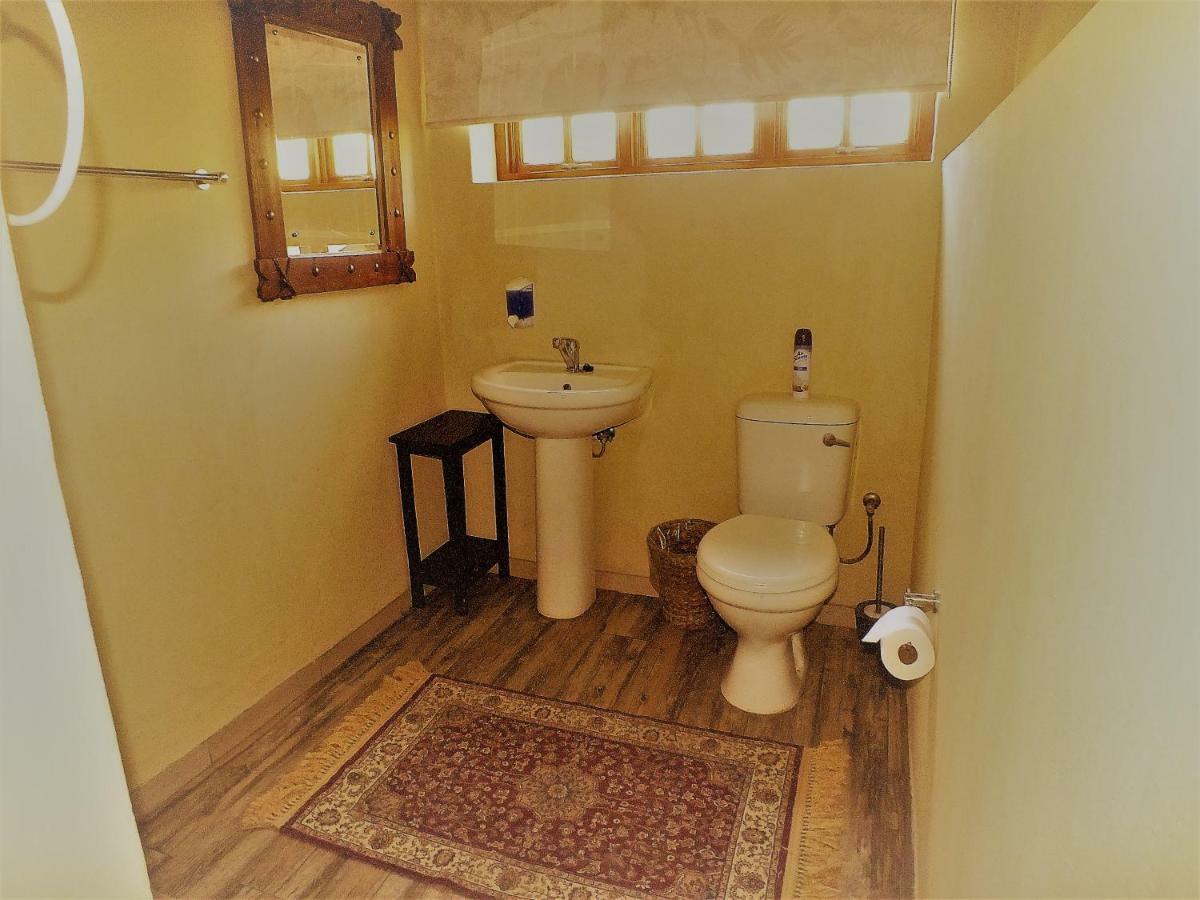ווינדהוק Uzuri Guesthouse Cc מראה חיצוני תמונה