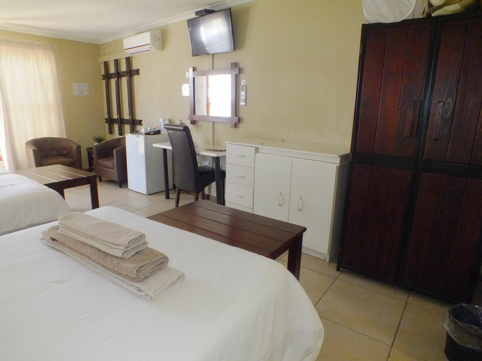 ווינדהוק Uzuri Guesthouse Cc מראה חיצוני תמונה